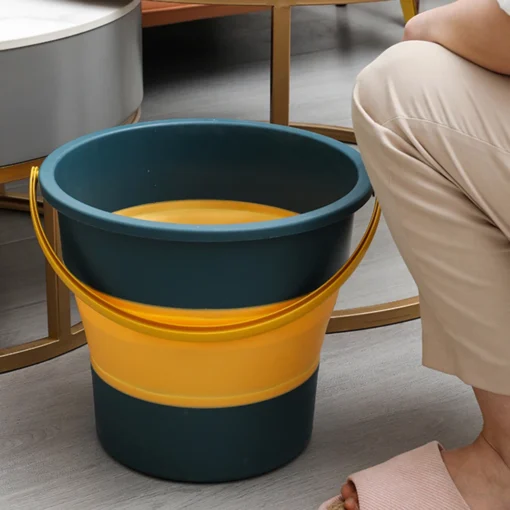 Folding bucket in daily scene