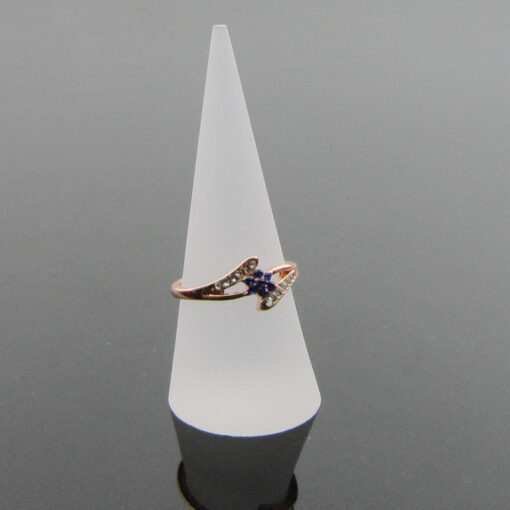 Minimalist Tapered Acrylic Jewelry Display Stand for Rings